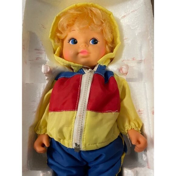 Vintage 1980s Super Sally Skiing doll, Works! - Picture 4 of 8